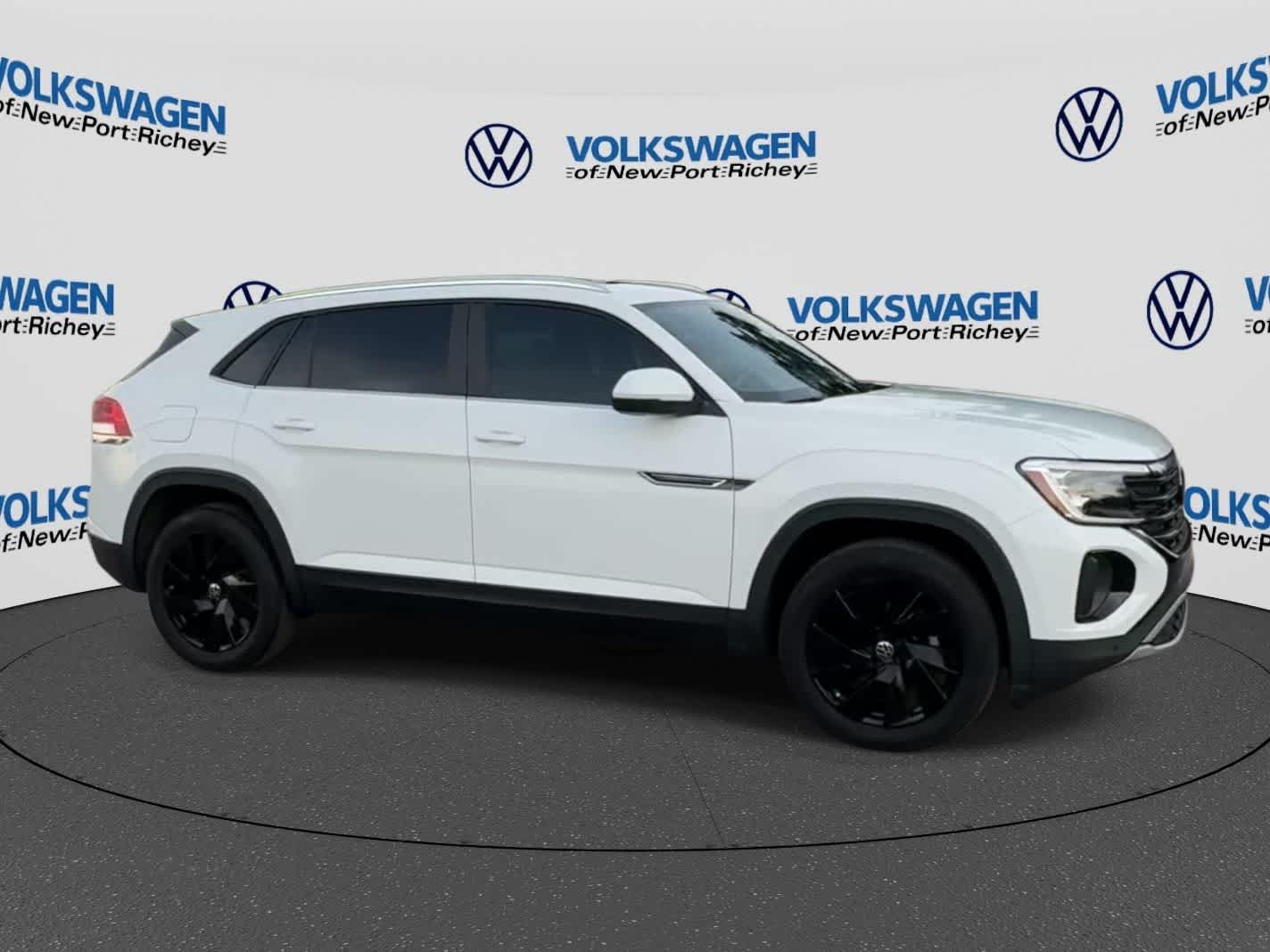 2024 Volkswagen Atlas Cross Sport 2.0T SE w/Technology