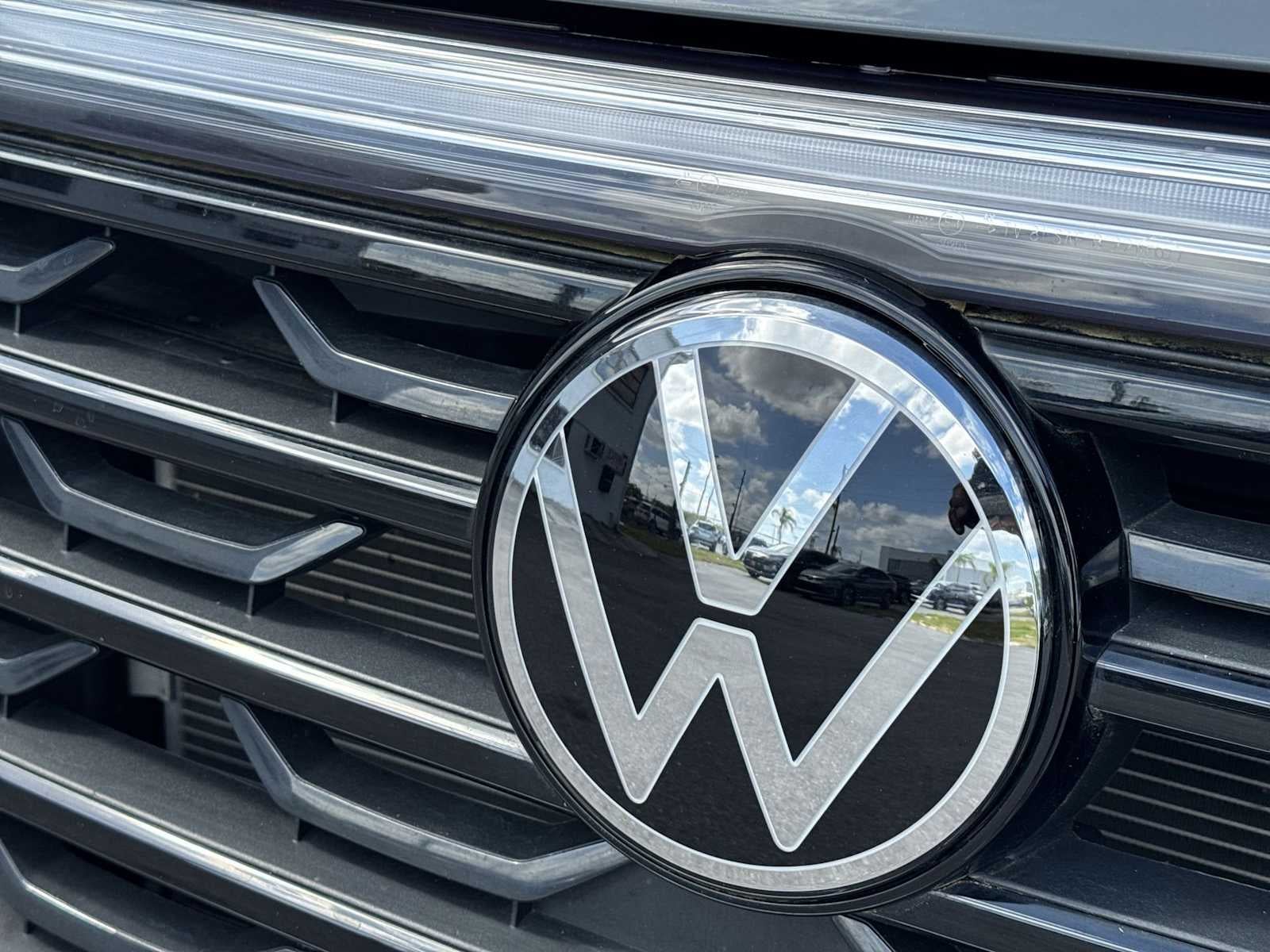 2024 Volkswagen Atlas Cross Sport 2.0T SE w/Technology