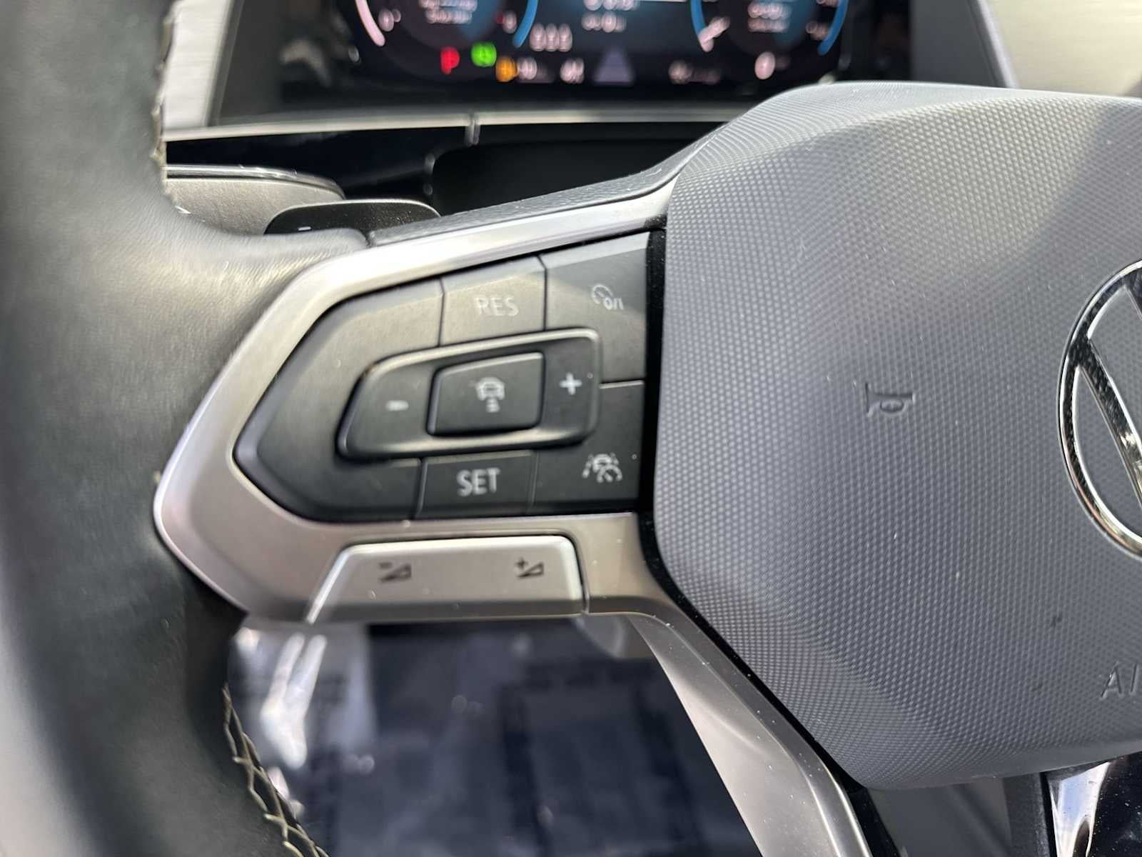 2024 Volkswagen Atlas Cross Sport 2.0T SE w/Technology