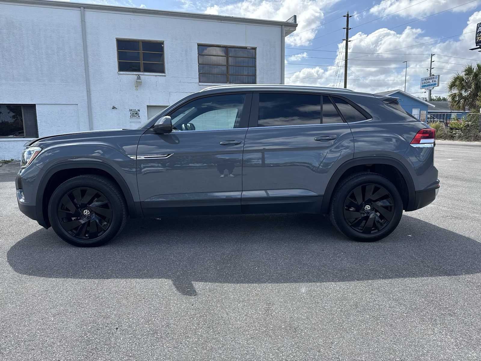 2024 Volkswagen Atlas Cross Sport 2.0T SE w/Technology