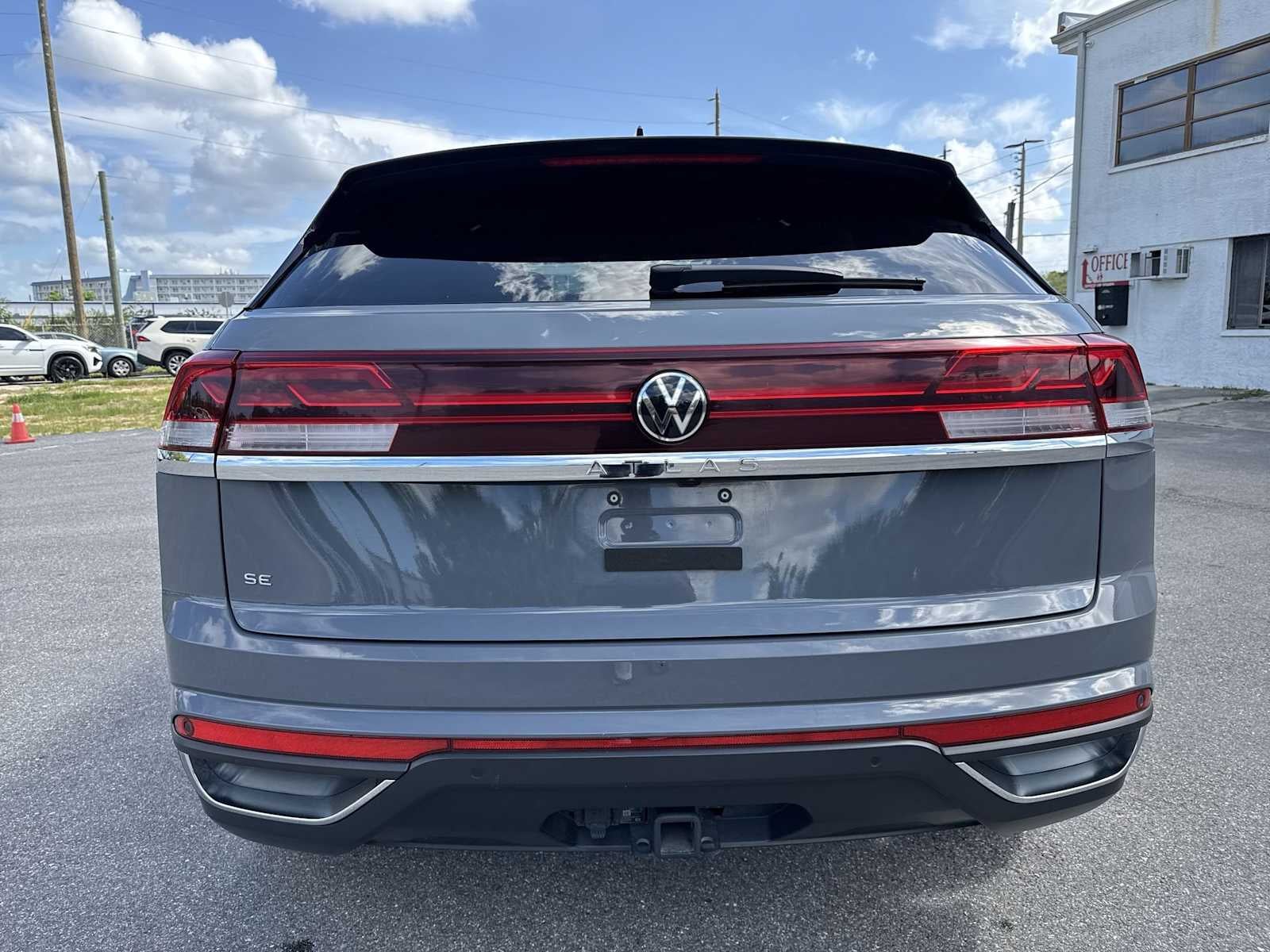 2024 Volkswagen Atlas Cross Sport 2.0T SE w/Technology
