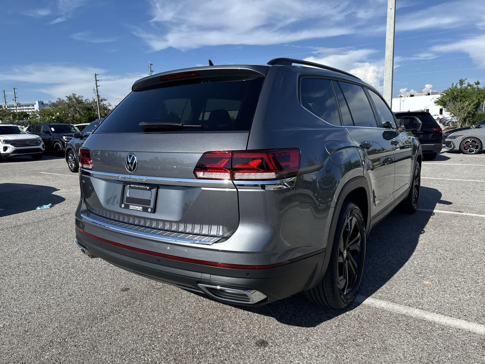 2023 Volkswagen Atlas 2.0T SE w/Technology