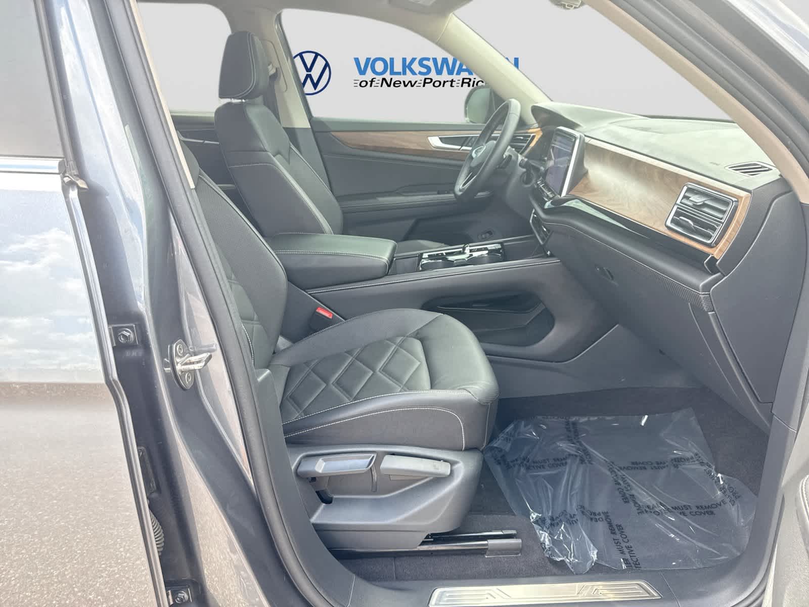 2024 Volkswagen Atlas 2.0T SE w/Technology