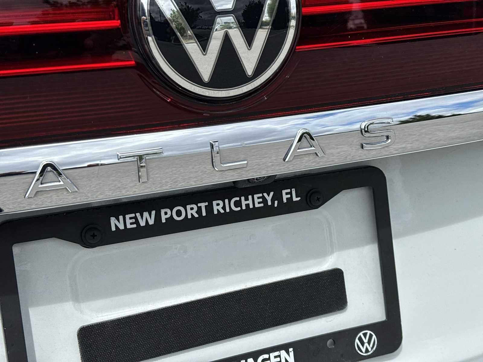 2025 Volkswagen Atlas 2.0T SE w/Technology