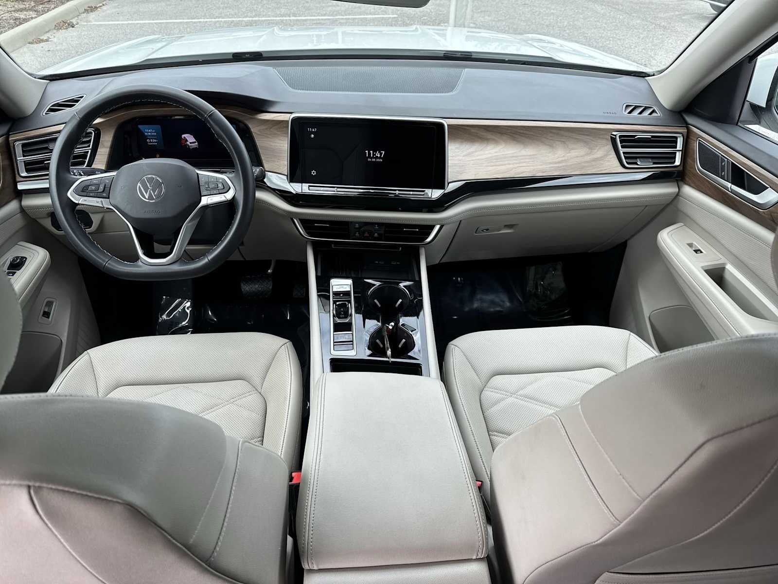 2025 Volkswagen Atlas 2.0T SE w/Technology