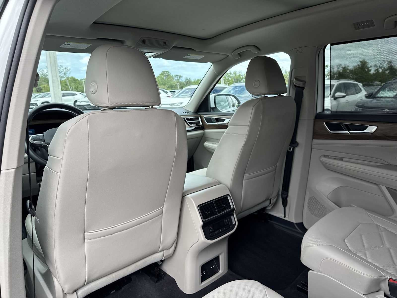 2025 Volkswagen Atlas 2.0T SE w/Technology