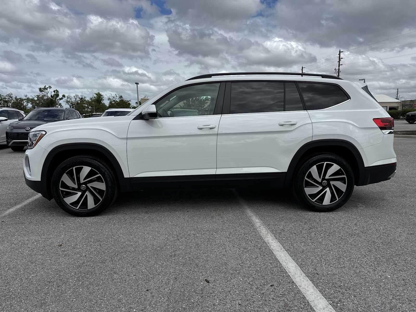 2025 Volkswagen Atlas 2.0T SE w/Technology