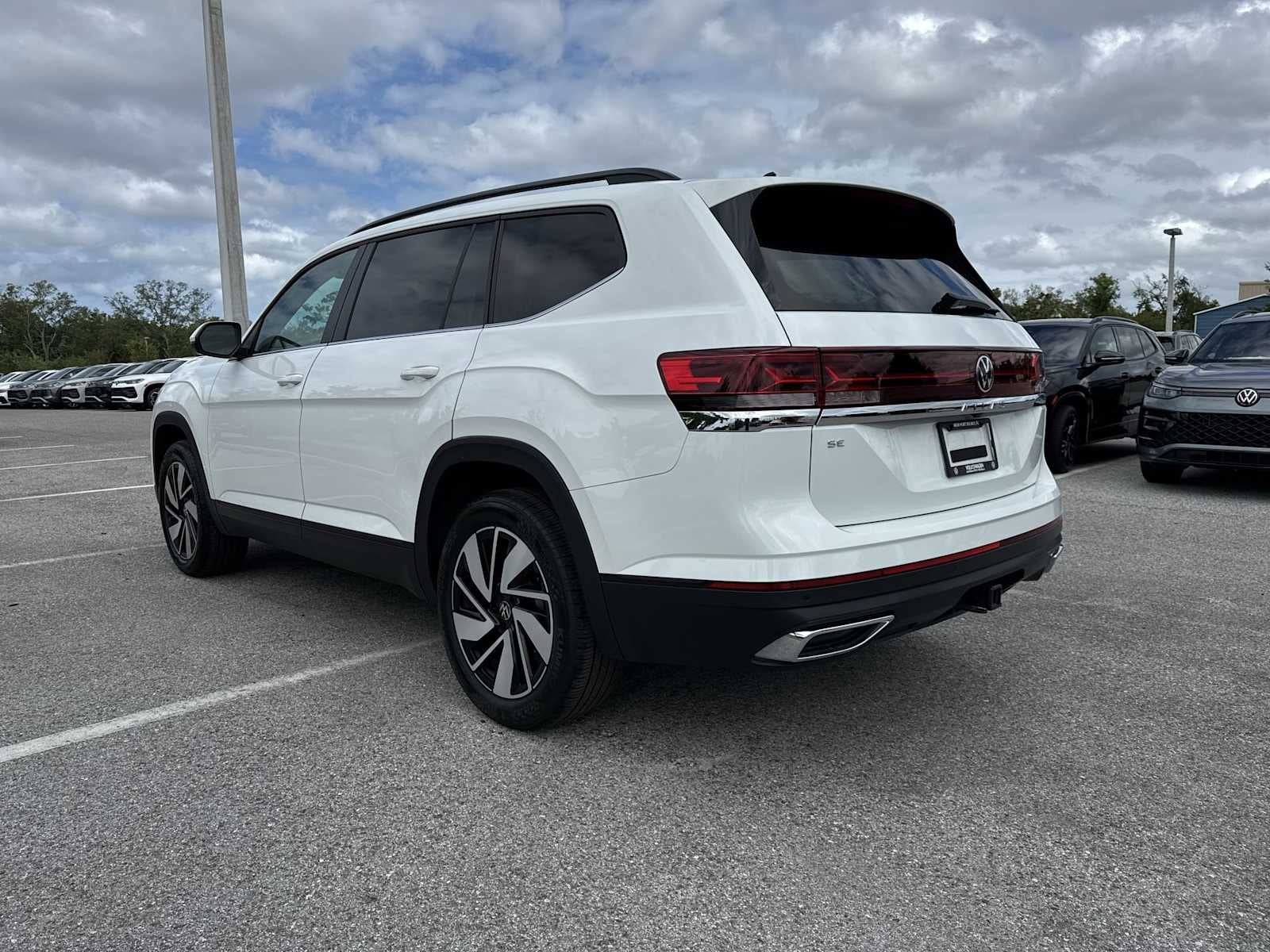 2025 Volkswagen Atlas 2.0T SE w/Technology