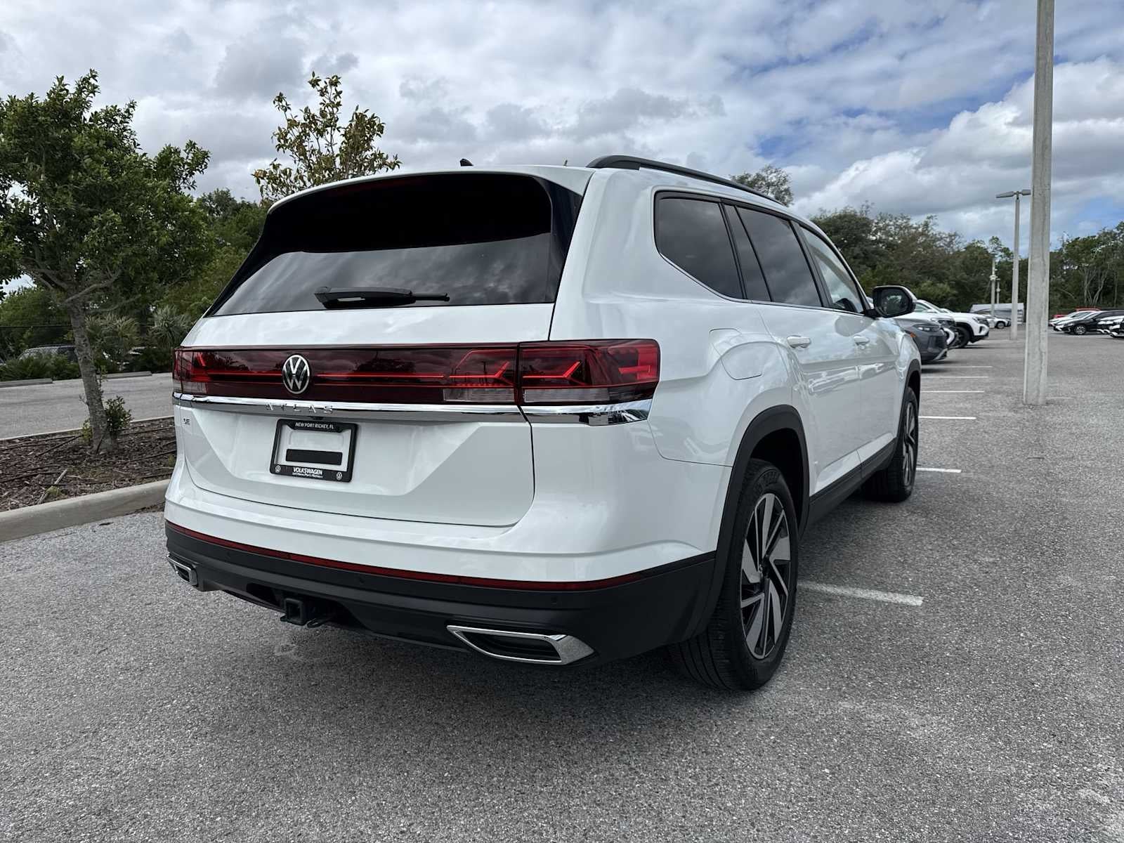 2025 Volkswagen Atlas 2.0T SE w/Technology