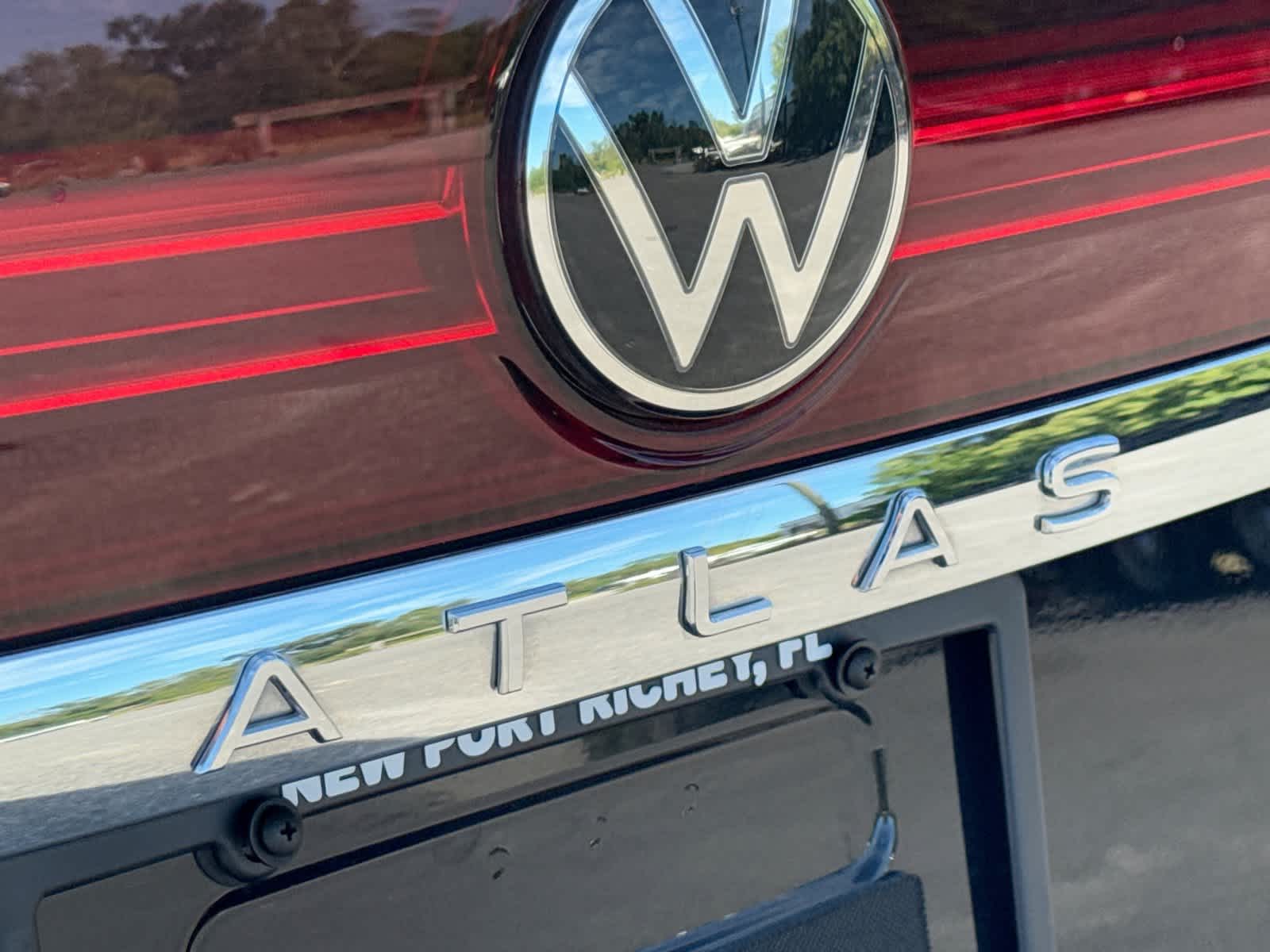 2024 Volkswagen Atlas 2.0T SE w/Technology