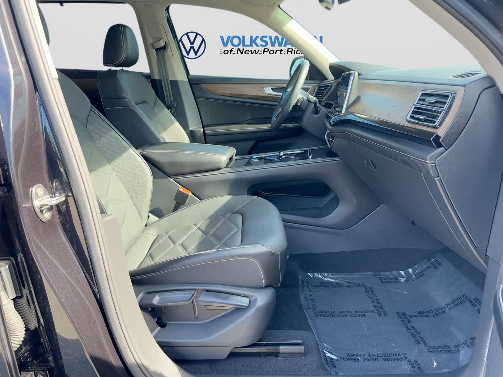 2024 Volkswagen Atlas 2.0T SE w/Technology
