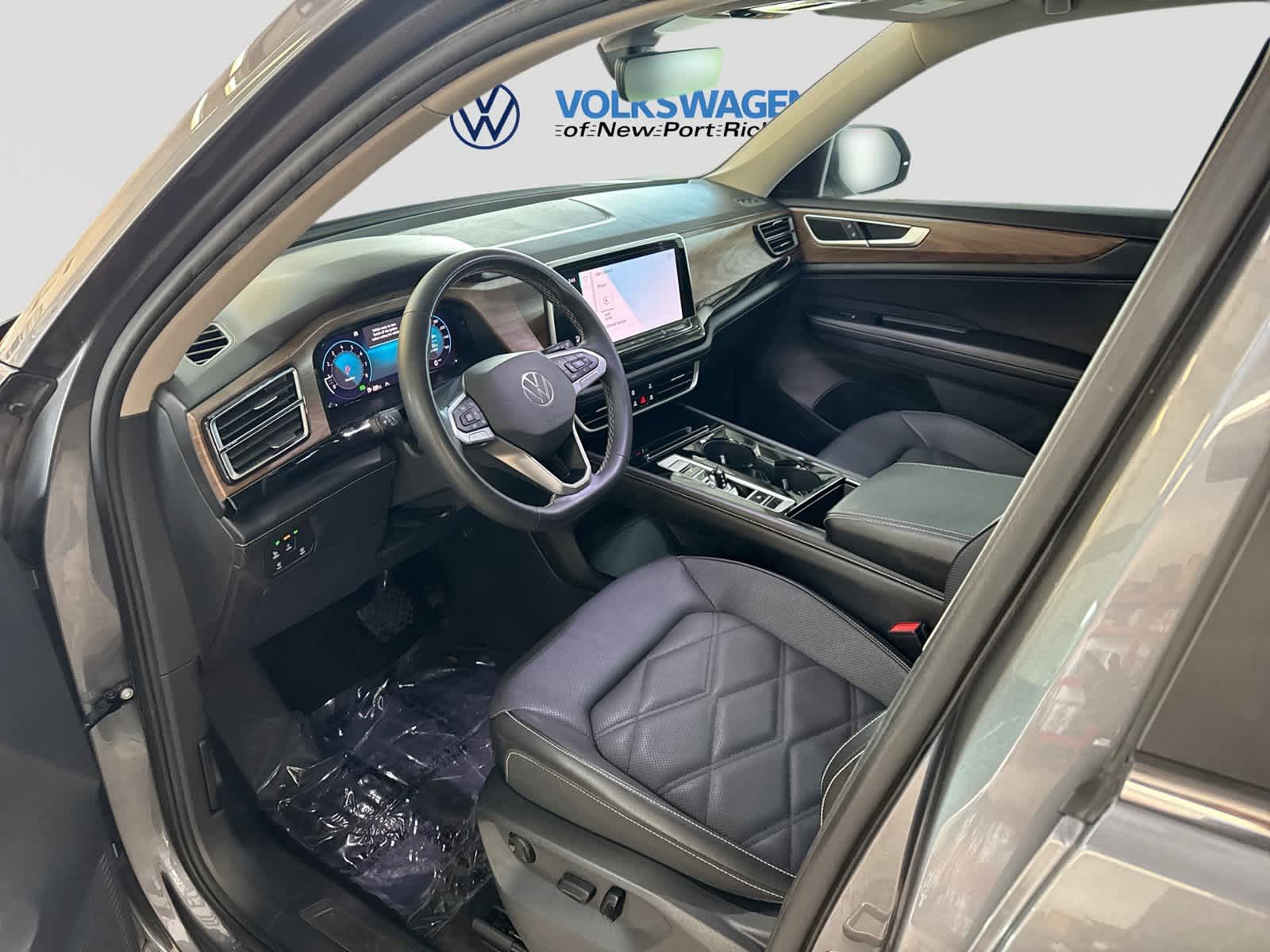 2024 Volkswagen Atlas 2.0T SE w/Technology
