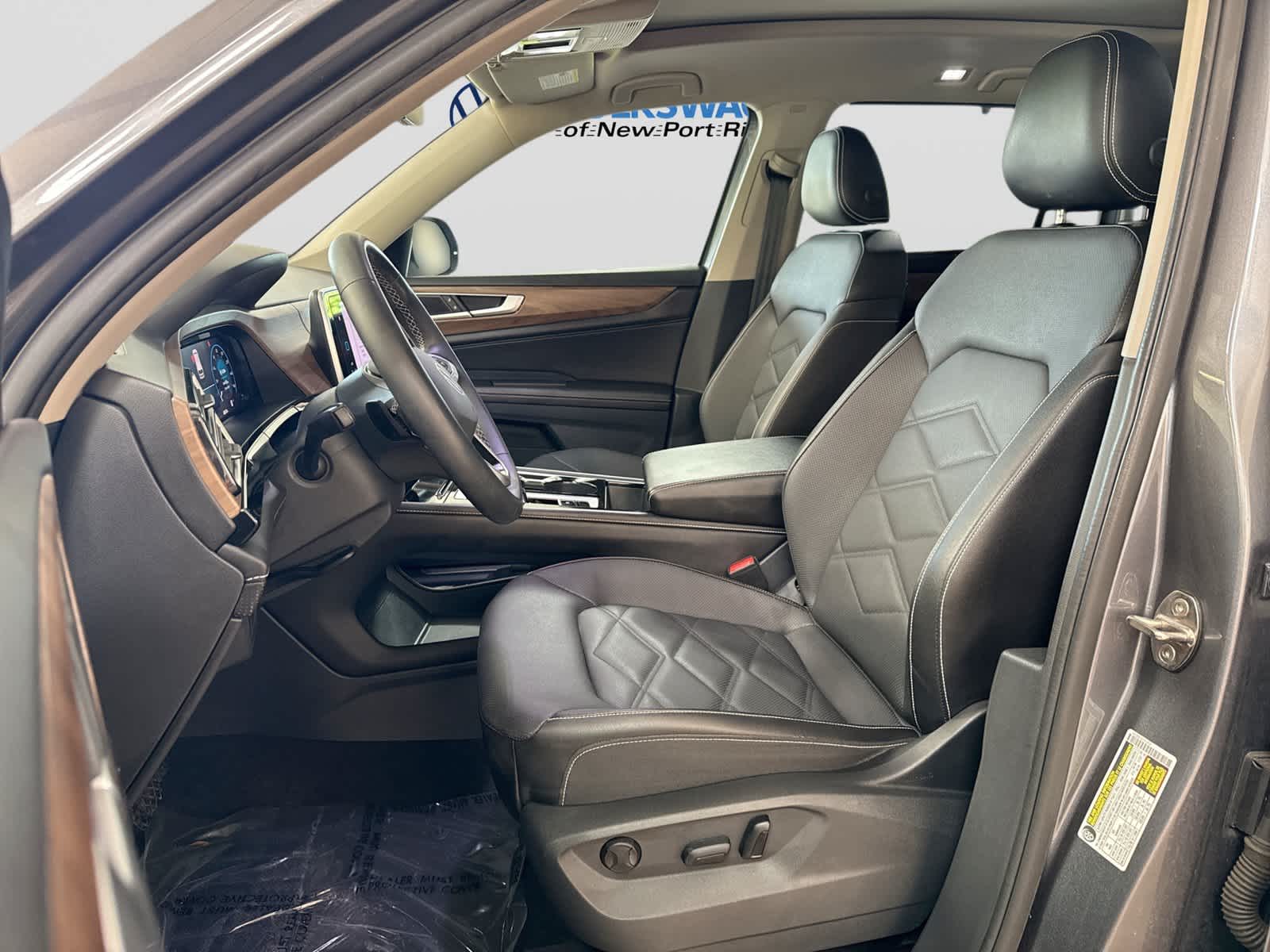 2024 Volkswagen Atlas 2.0T SE w/Technology