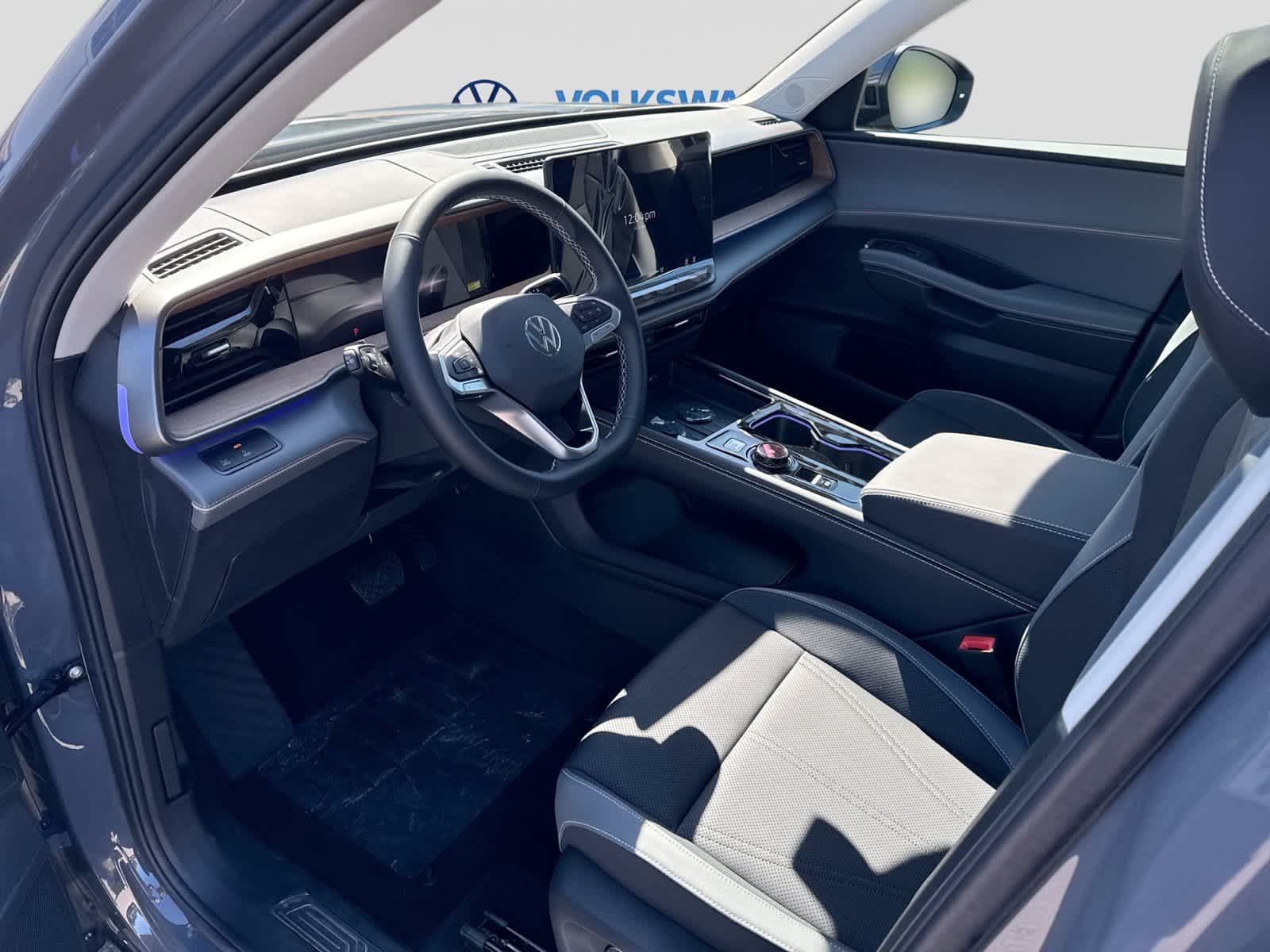2027 Volkswagen Atlas 2.0T SE w/ Technology