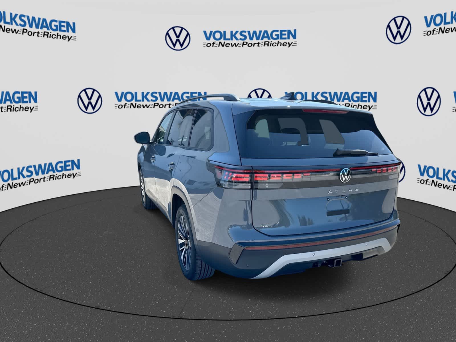2027 Volkswagen Atlas 2.0T SE w/ Technology