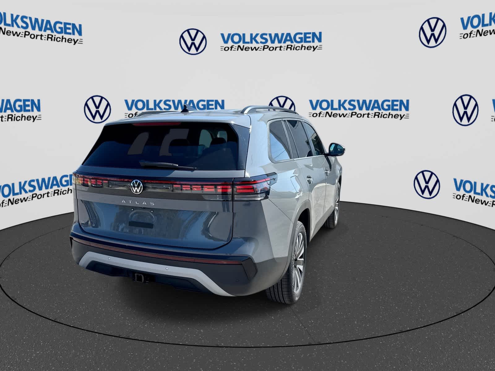 2027 Volkswagen Atlas 2.0T SE w/ Technology