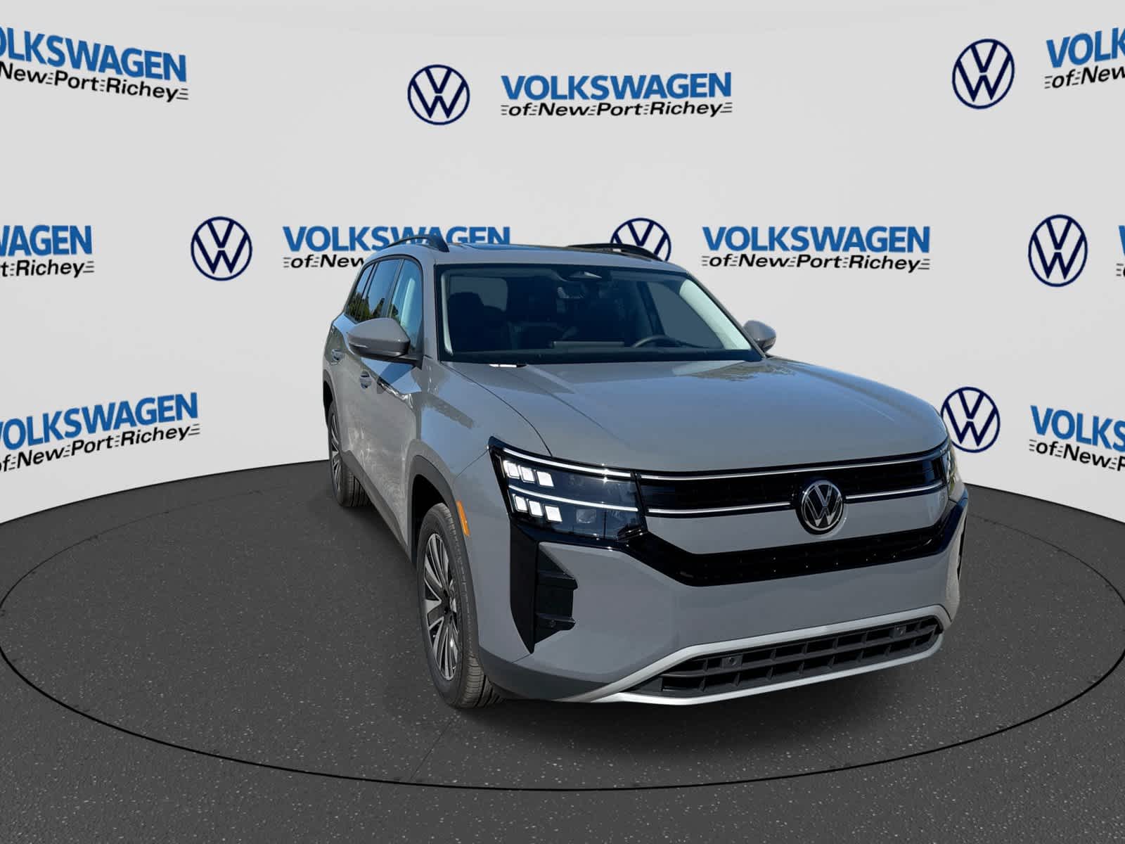 2027 Volkswagen Atlas 2.0T SE w/ Technology