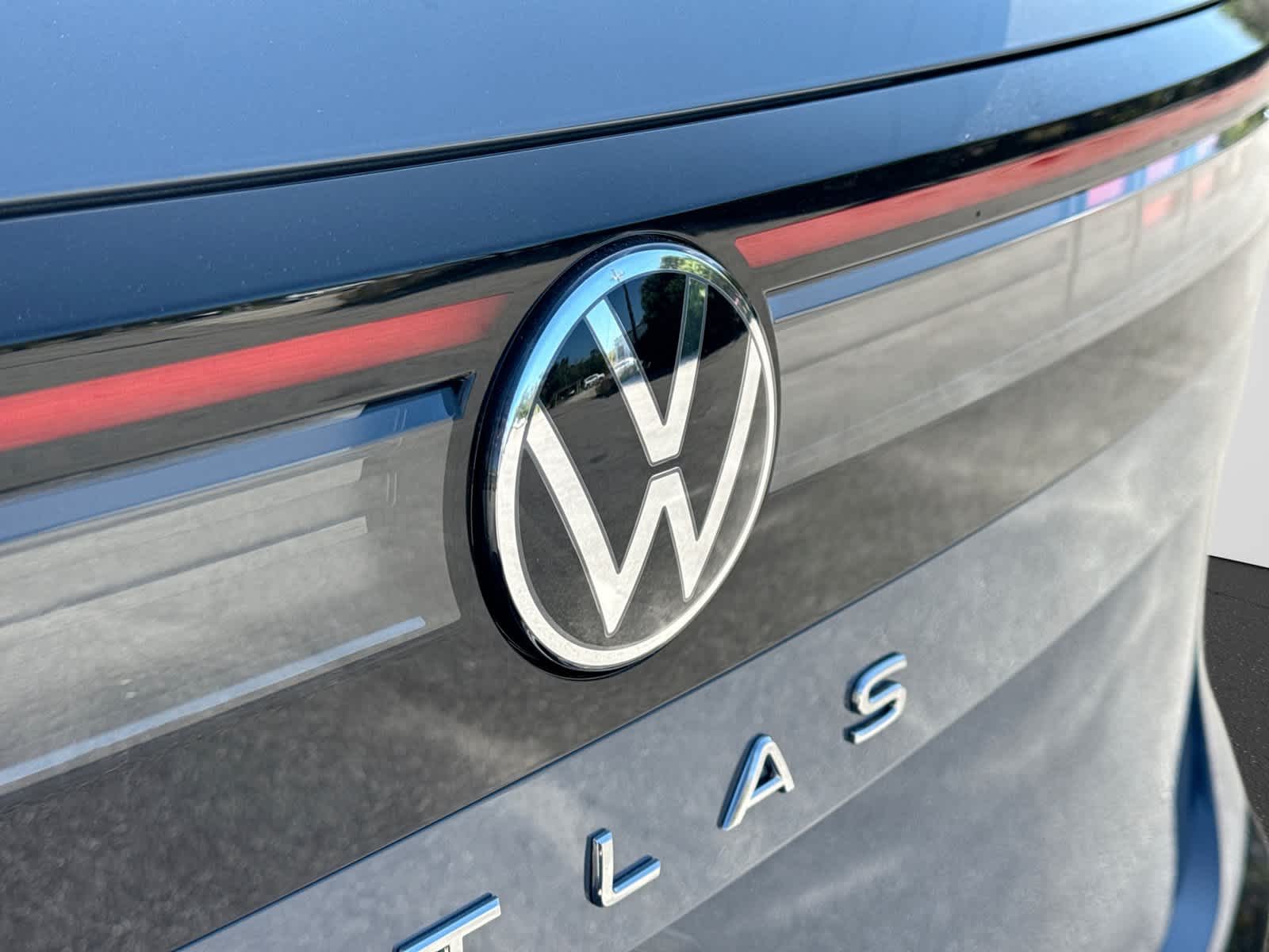 2027 Volkswagen Atlas 2.0T SE w/ Technology