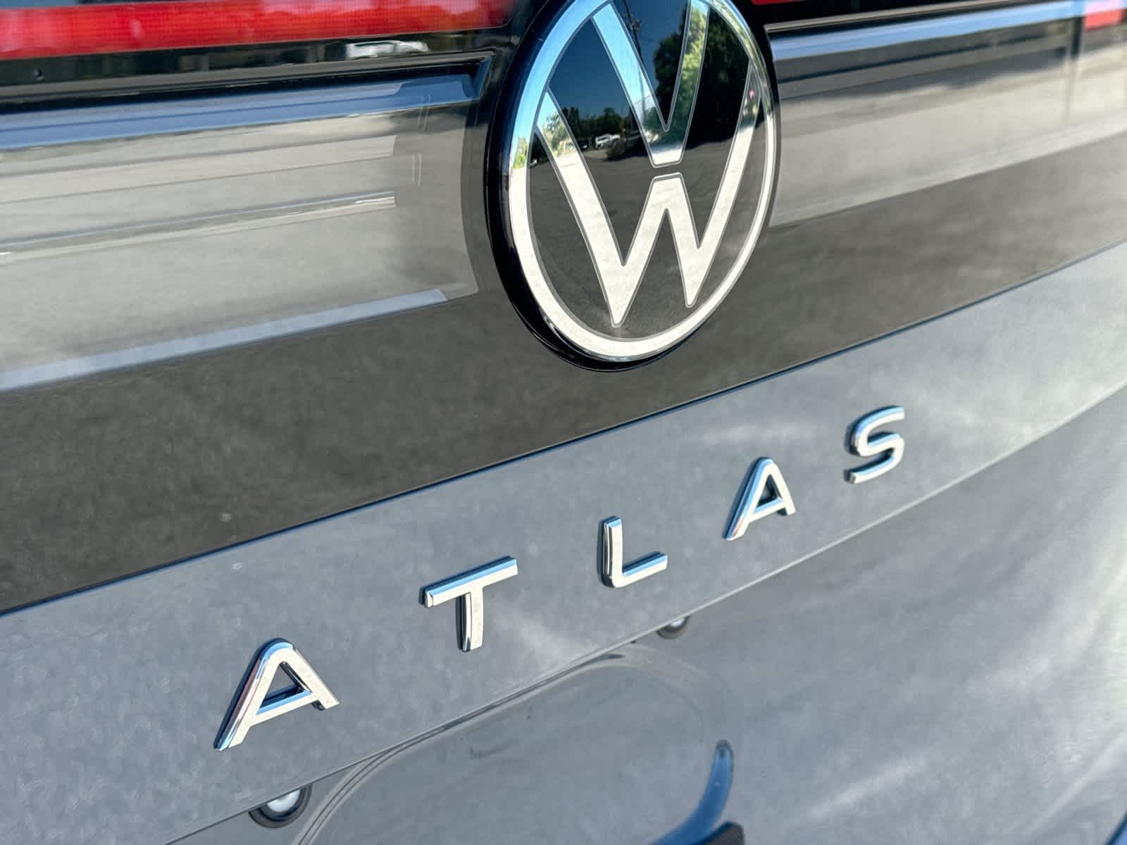 2027 Volkswagen Atlas 2.0T SE w/ Technology
