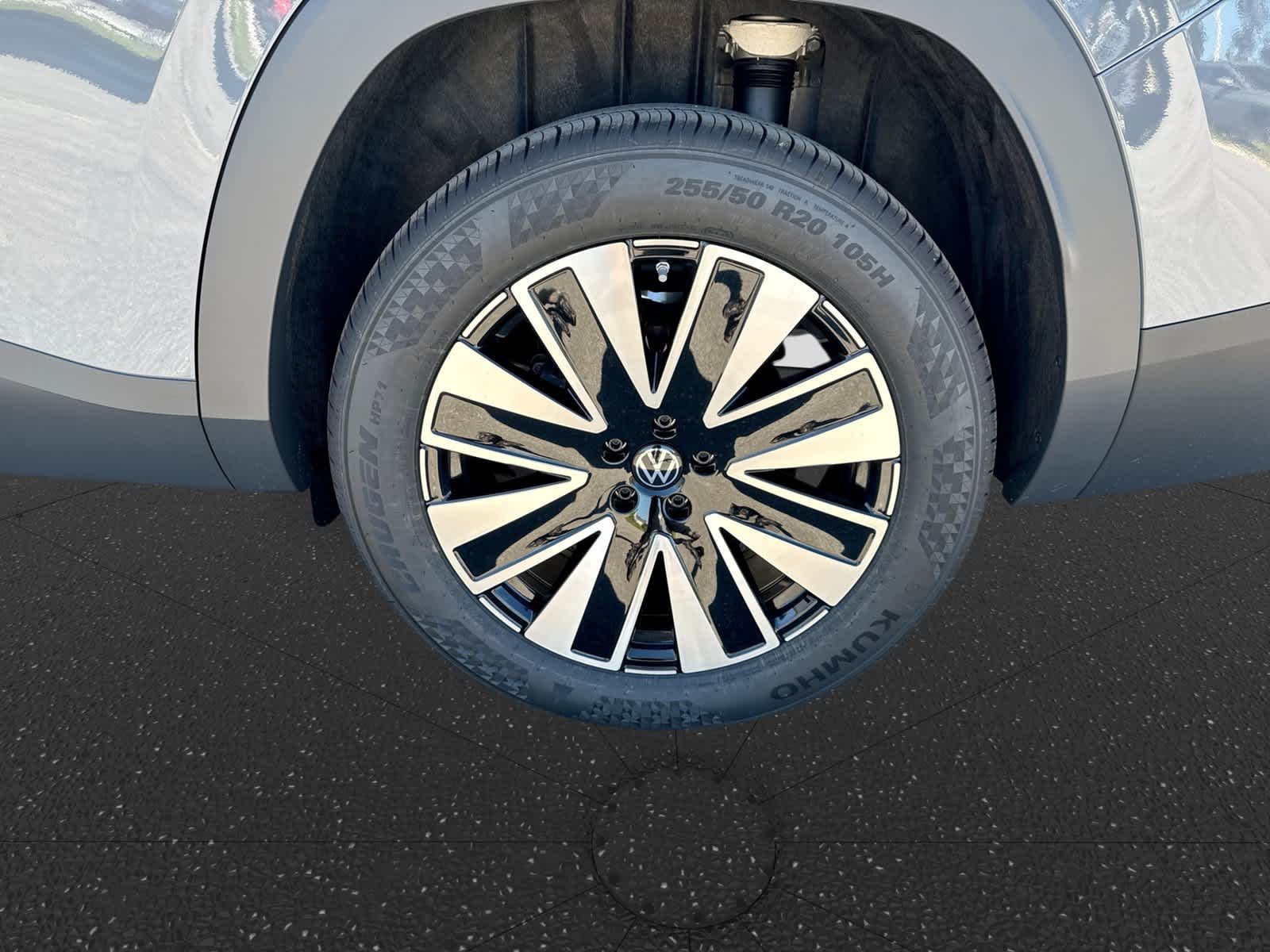 2027 Volkswagen Atlas 2.0T SE w/ Technology