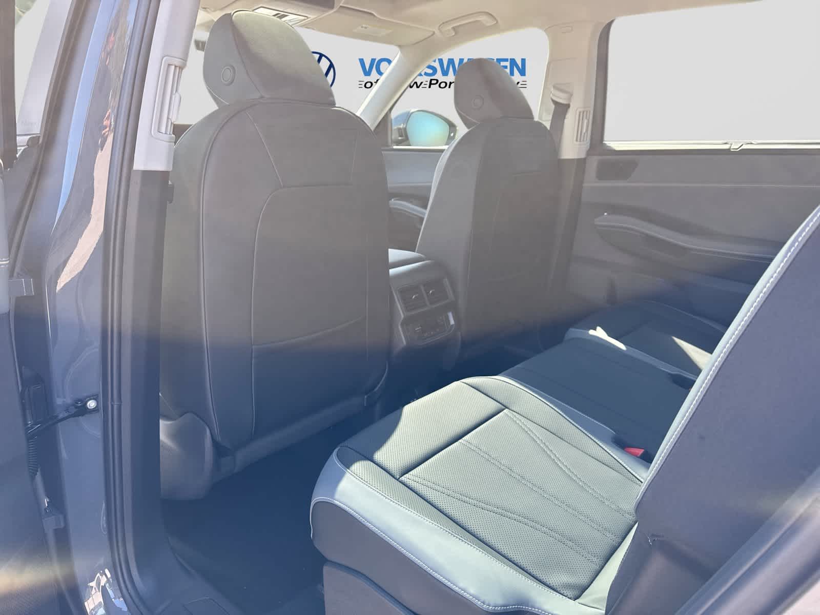 2027 Volkswagen Atlas 2.0T SE w/ Technology