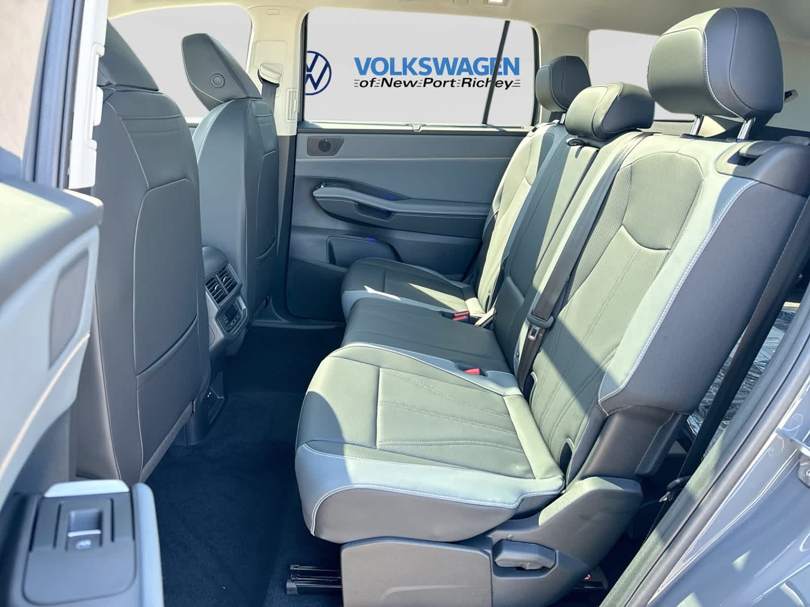 2027 Volkswagen Atlas 2.0T SE w/ Technology
