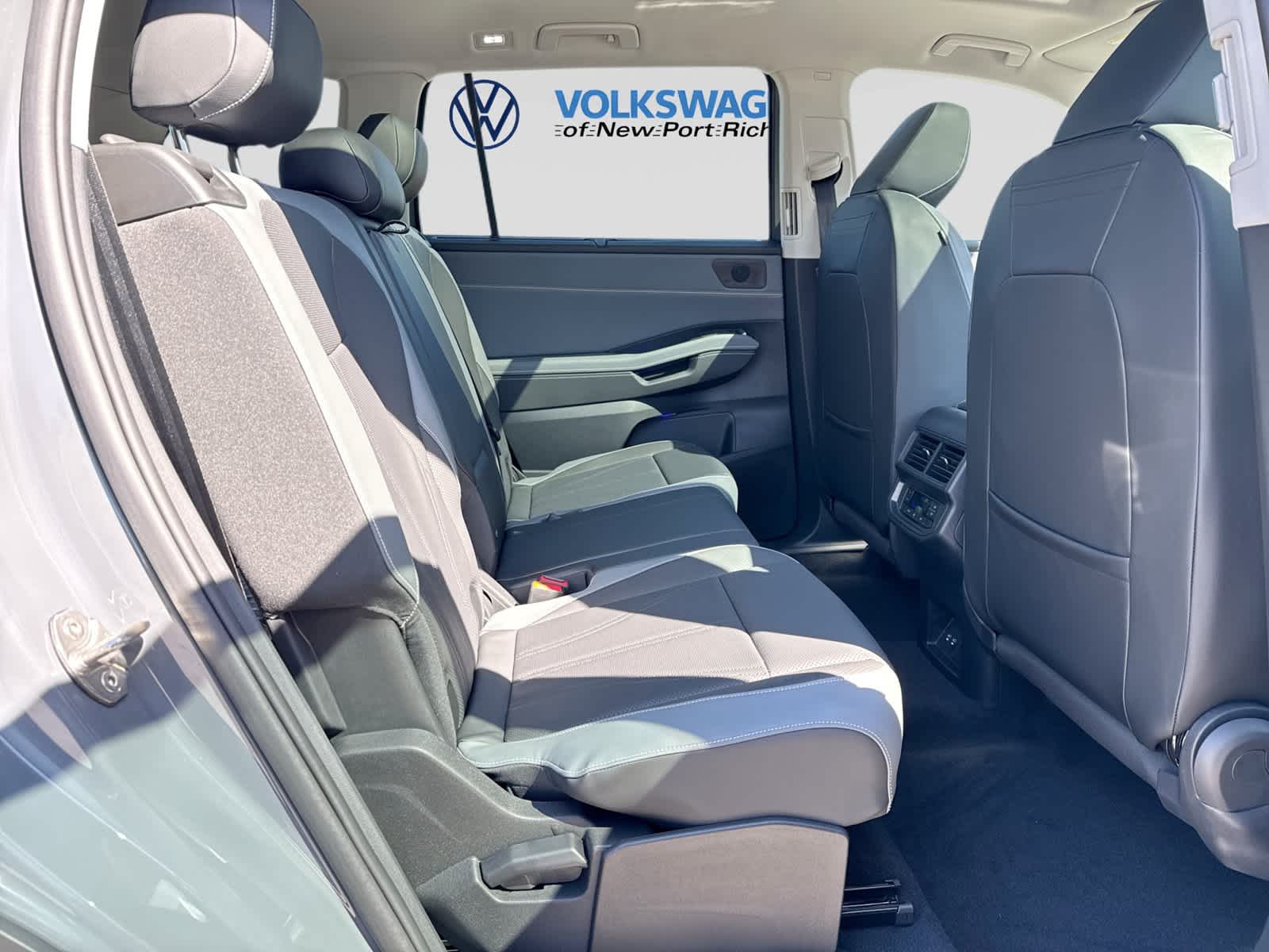 2027 Volkswagen Atlas 2.0T SE w/ Technology