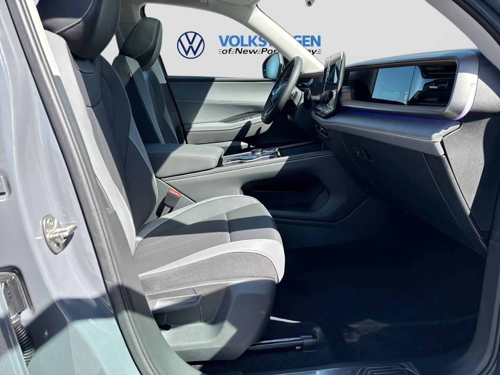 2027 Volkswagen Atlas 2.0T SE w/ Technology