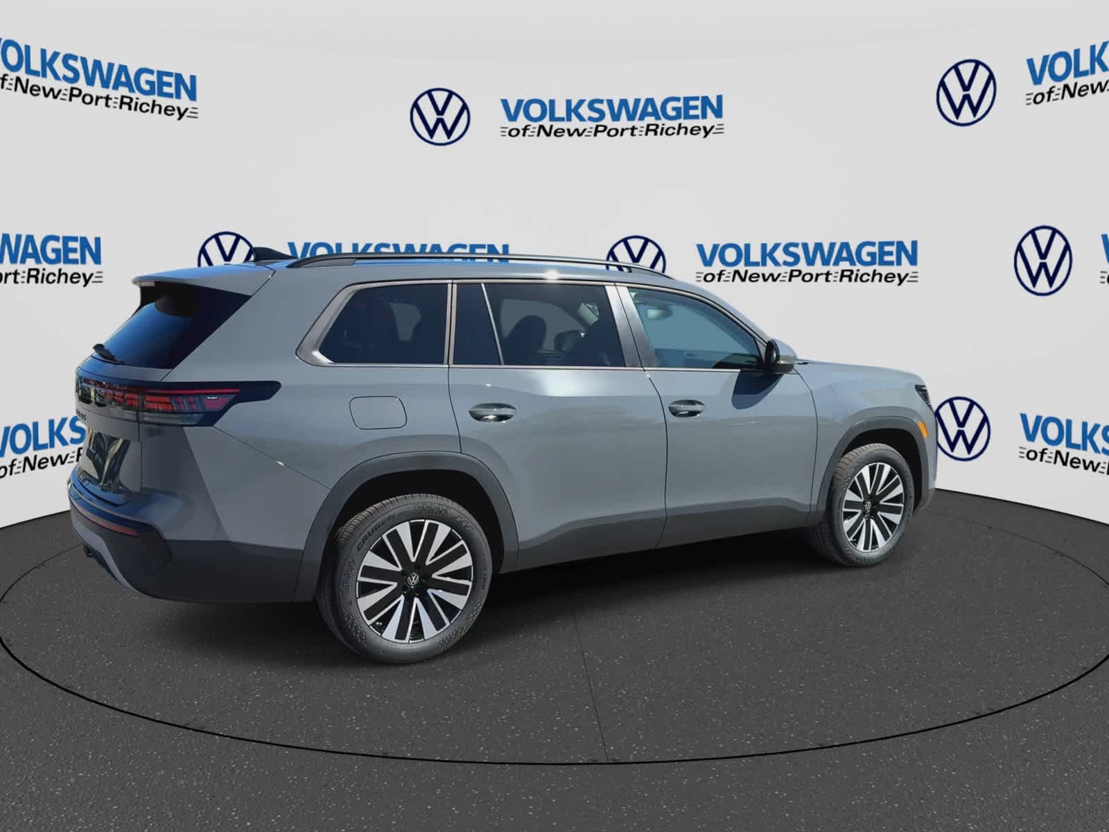 2027 Volkswagen Atlas 2.0T SE w/ Technology