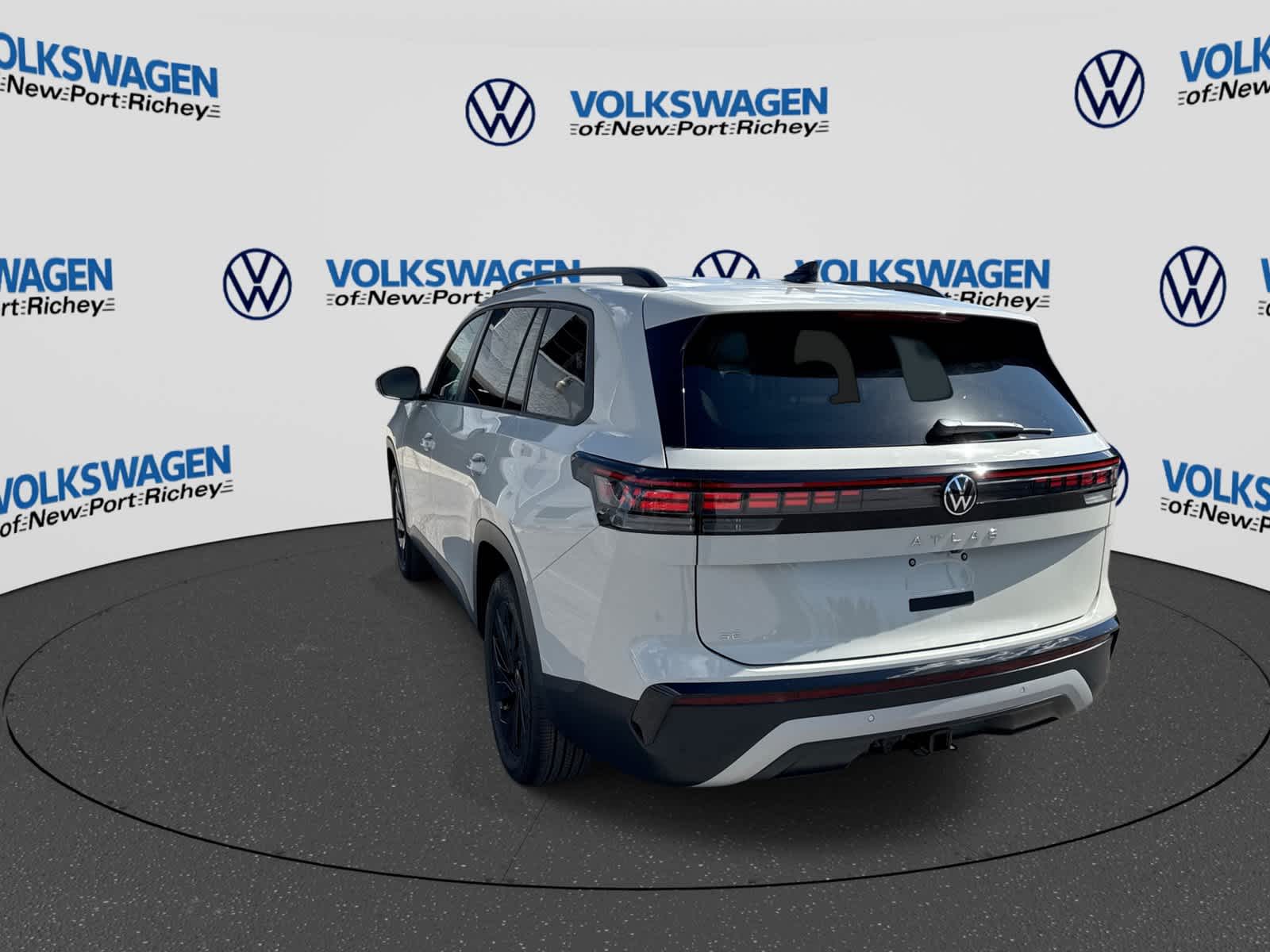 2027 Volkswagen Atlas 2.0T SE w/ Technology