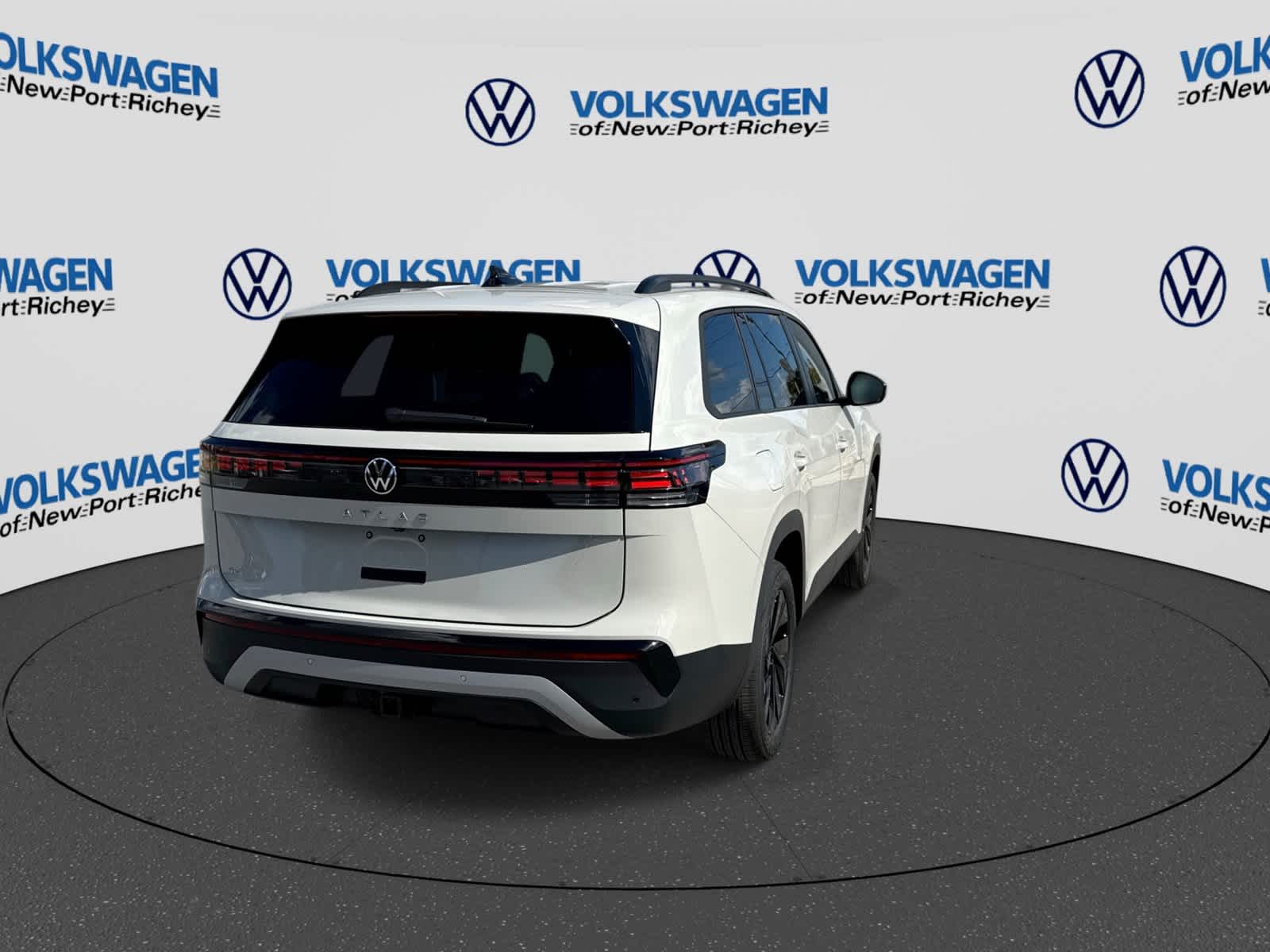 2027 Volkswagen Atlas 2.0T SE w/ Technology