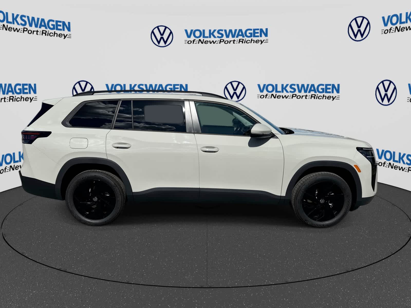 2027 Volkswagen Atlas 2.0T SE w/ Technology