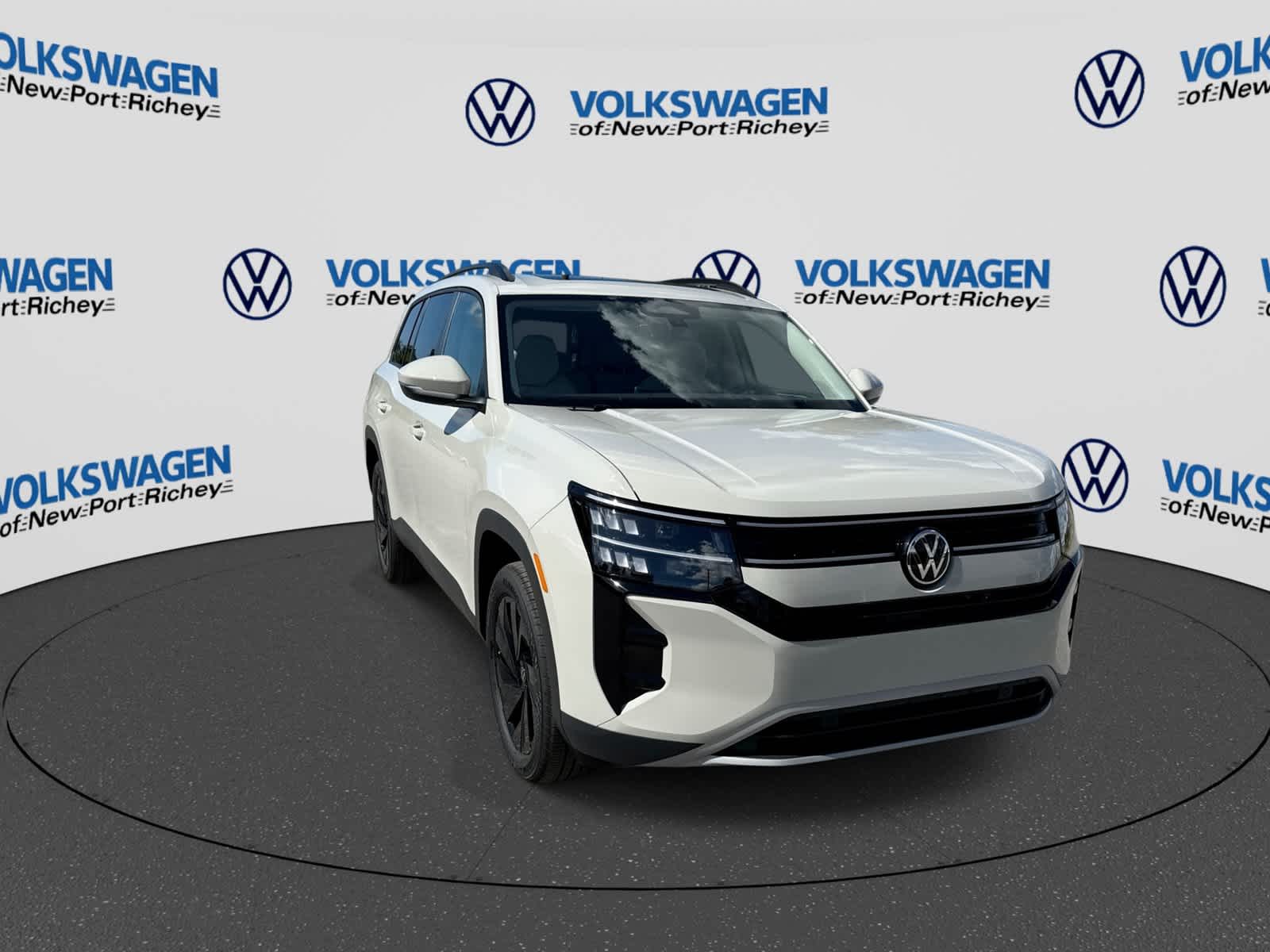 2027 Volkswagen Atlas 2.0T SE w/ Technology
