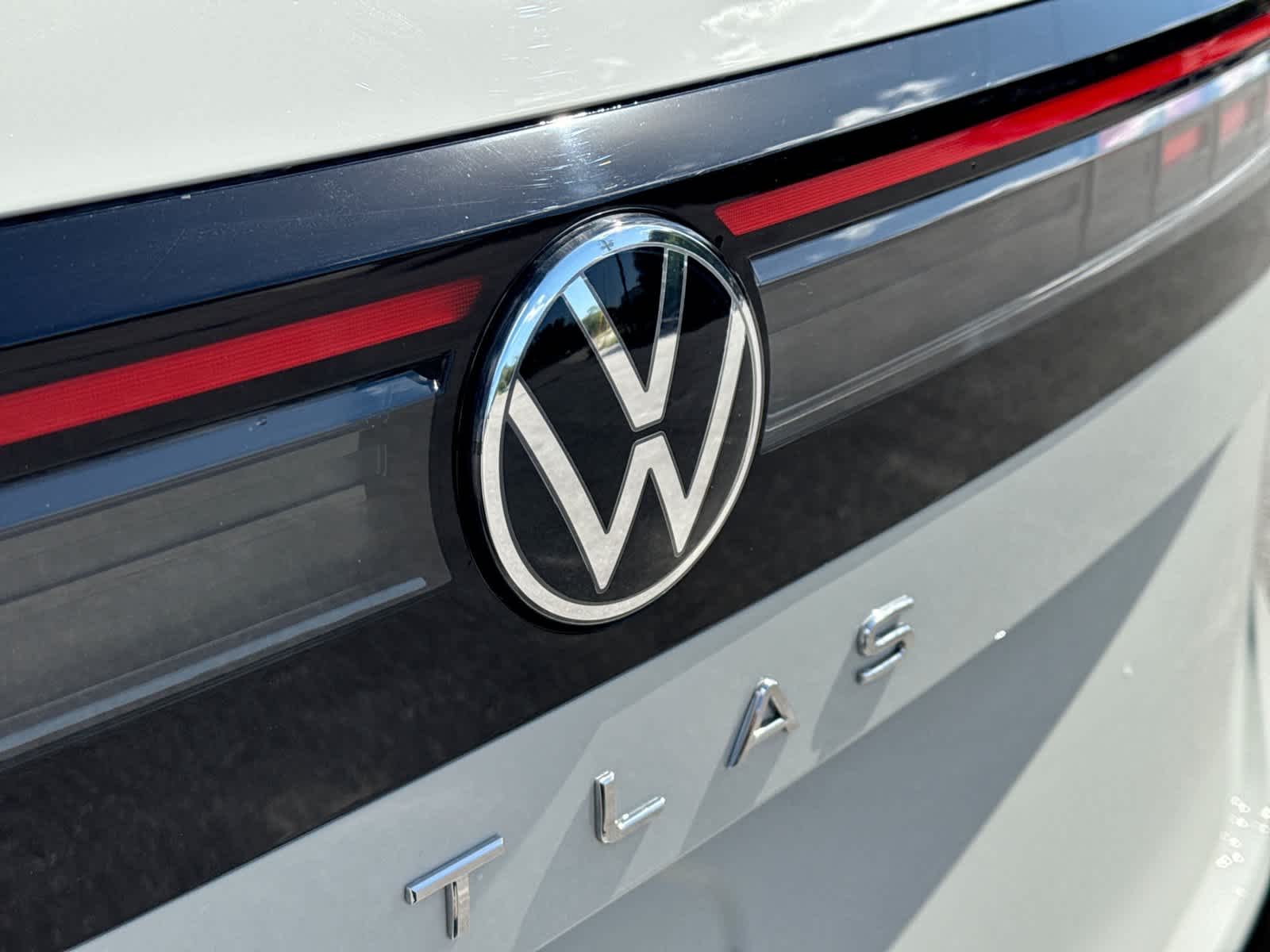 2027 Volkswagen Atlas 2.0T SE w/ Technology