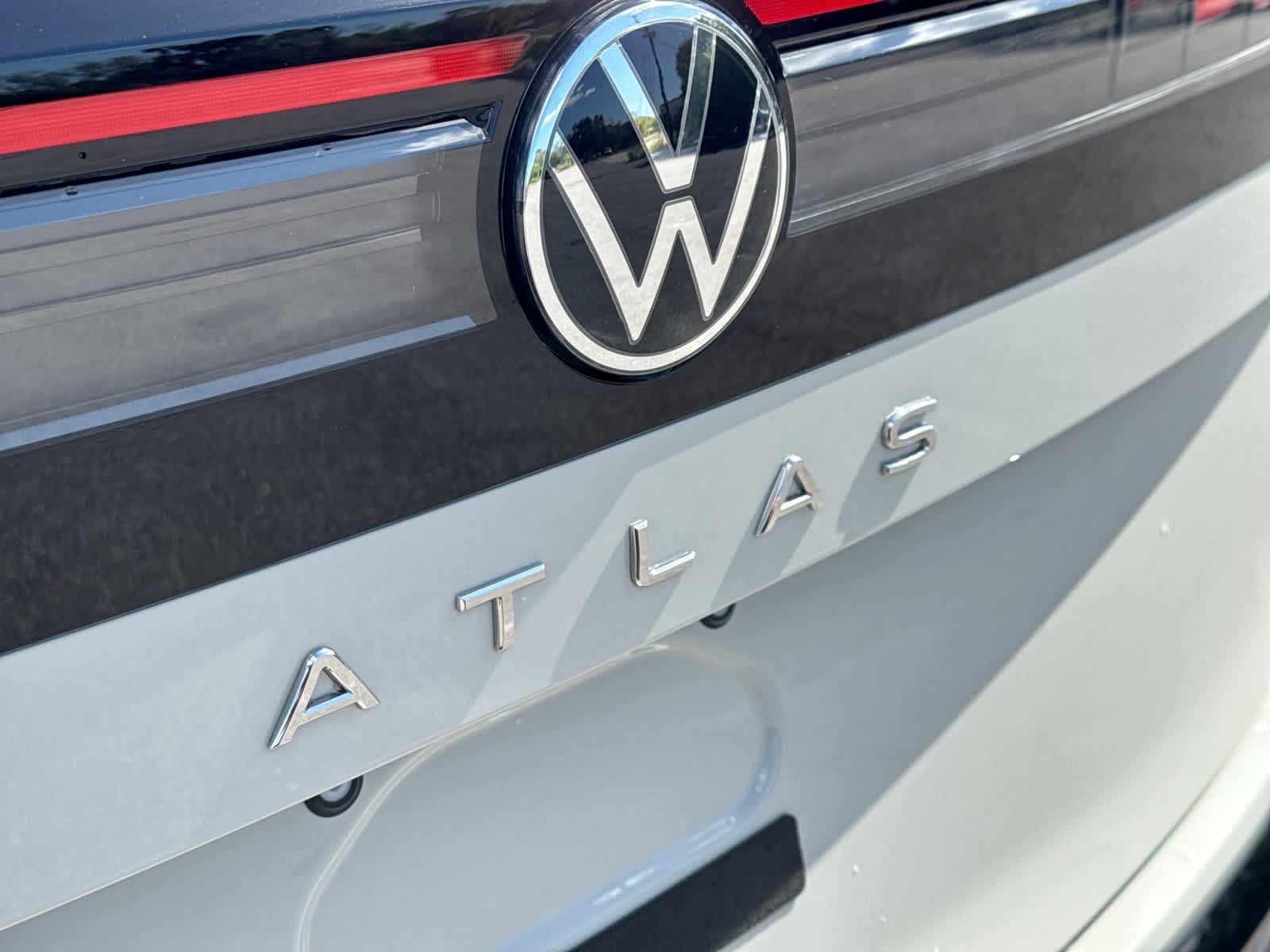 2027 Volkswagen Atlas 2.0T SE w/ Technology