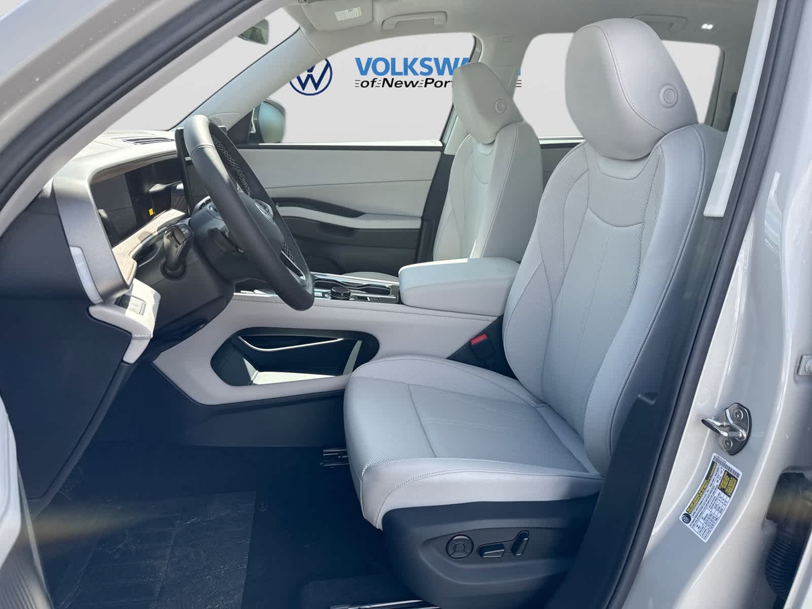2027 Volkswagen Atlas 2.0T SE w/ Technology