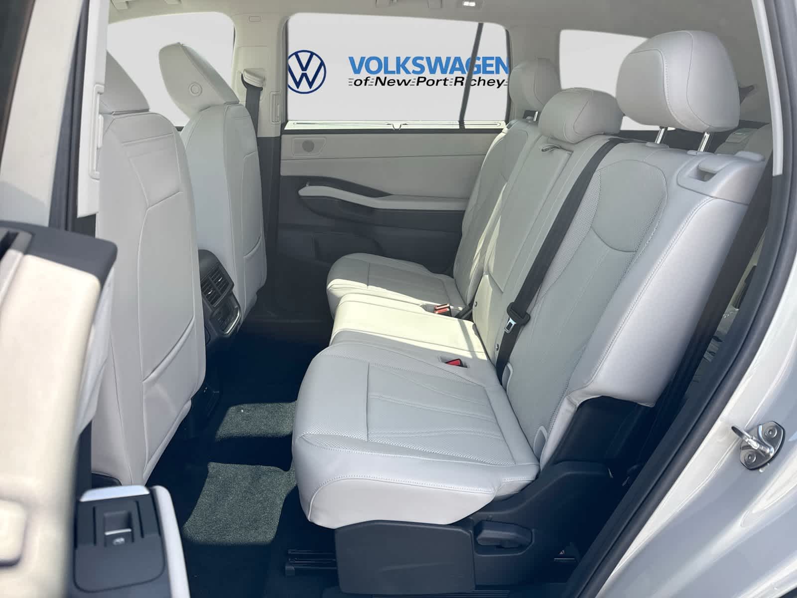 2027 Volkswagen Atlas 2.0T SE w/ Technology