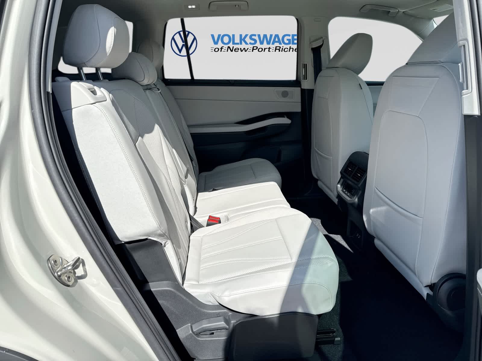 2027 Volkswagen Atlas 2.0T SE w/ Technology