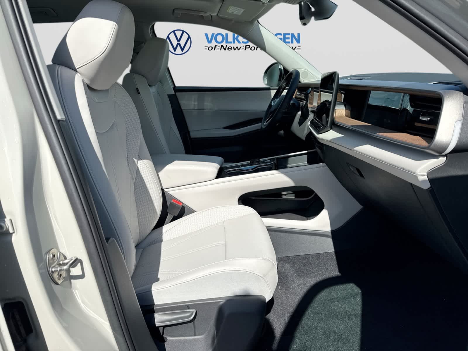2027 Volkswagen Atlas 2.0T SE w/ Technology