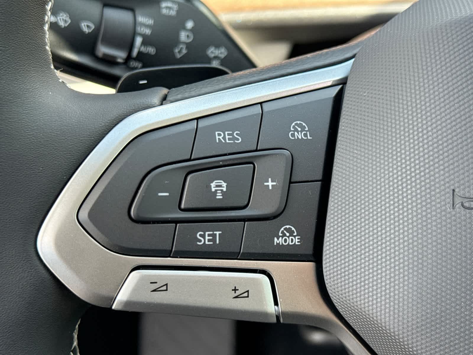 2027 Volkswagen Atlas 2.0T SE w/ Technology