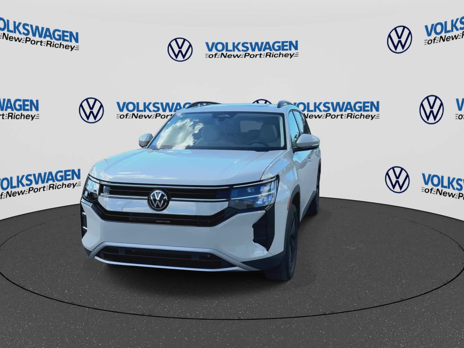 2027 Volkswagen Atlas 2.0T SE w/ Technology