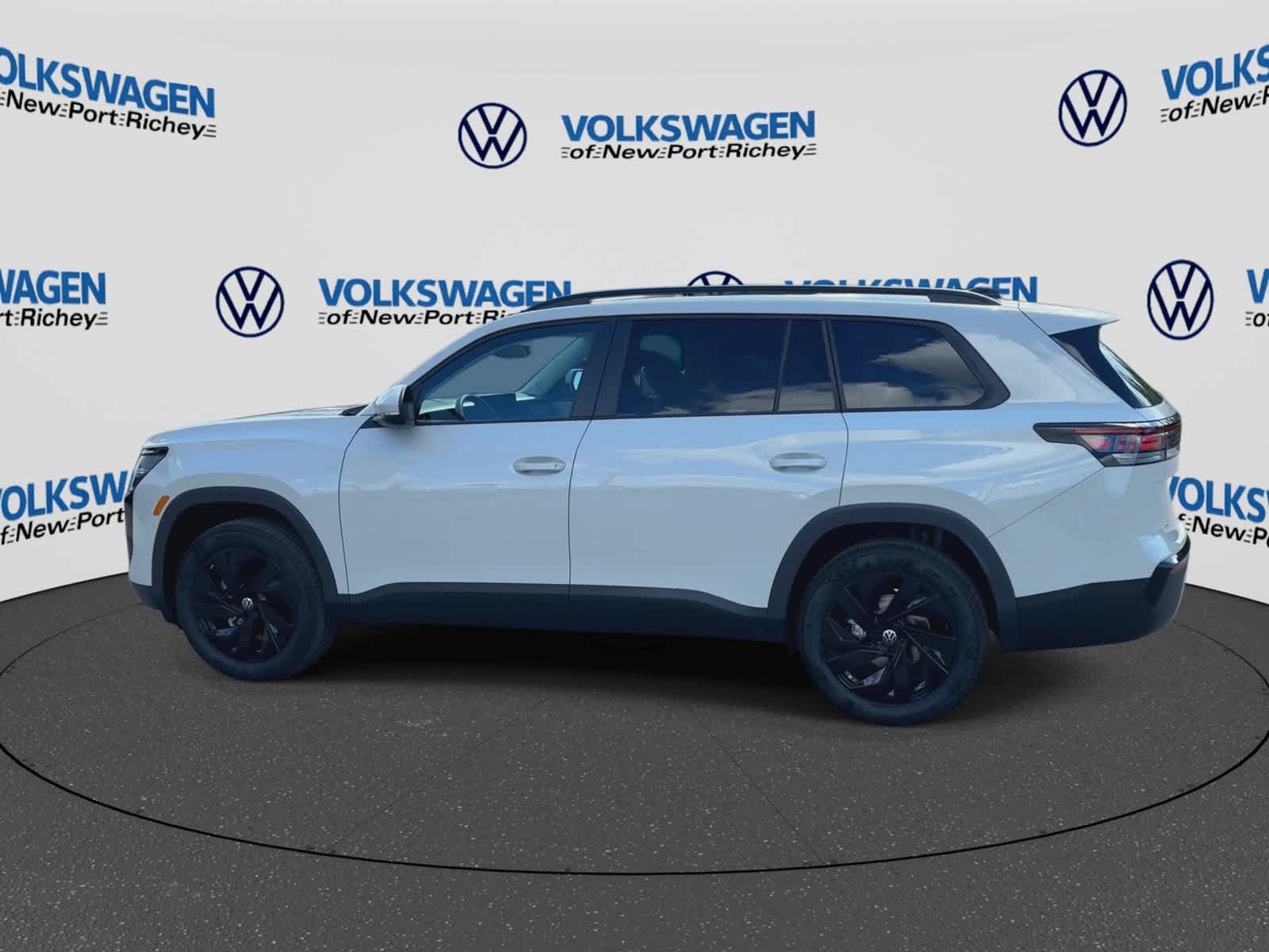 2027 Volkswagen Atlas 2.0T SE w/ Technology