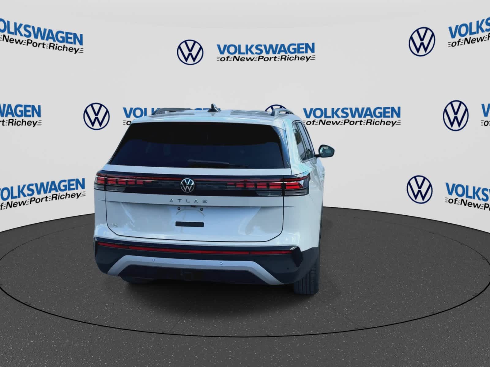 2027 Volkswagen Atlas 2.0T SE w/ Technology