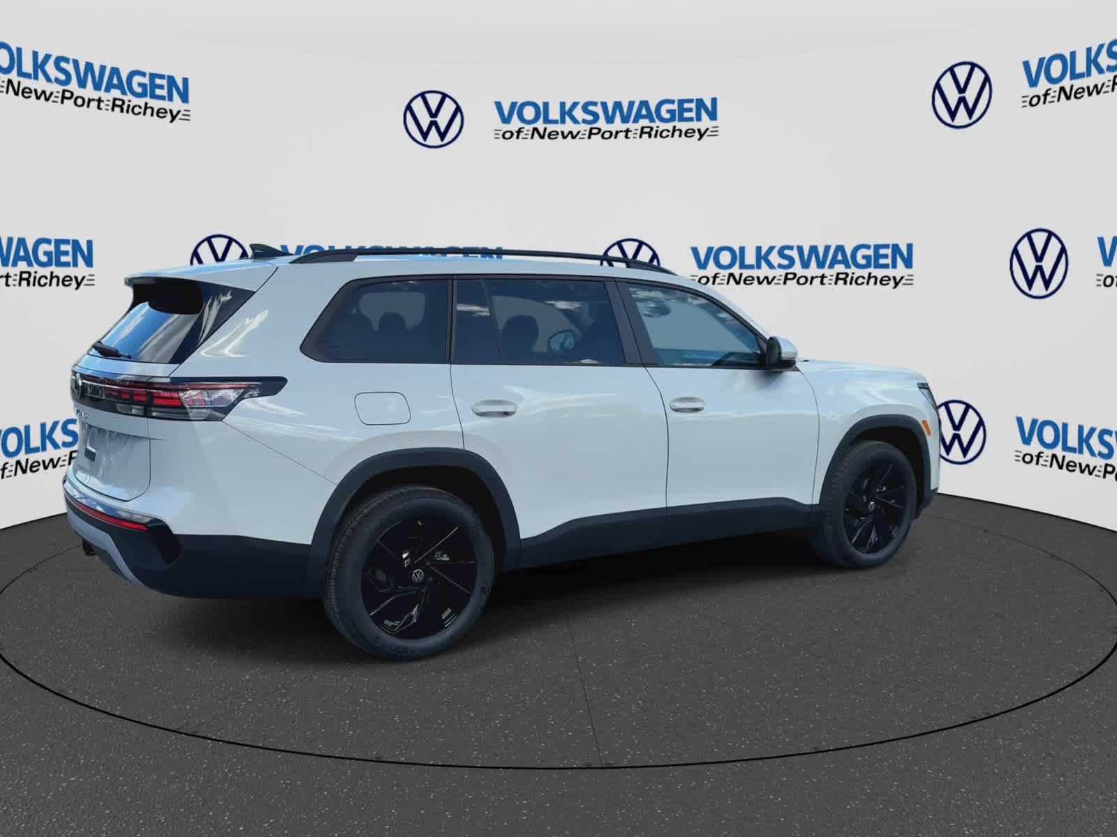 2027 Volkswagen Atlas 2.0T SE w/ Technology