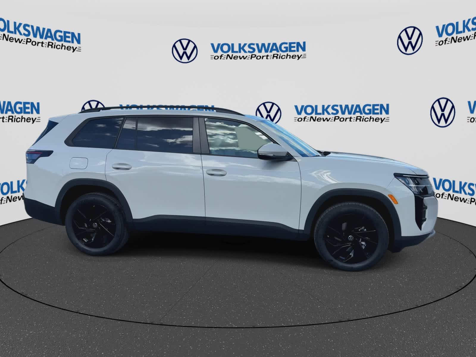 2027 Volkswagen Atlas 2.0T SE w/ Technology