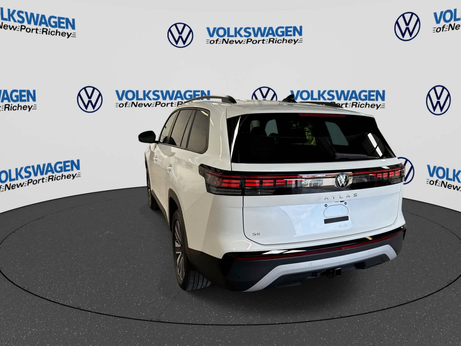 2027 Volkswagen Atlas 2.0T SE w/ Technology