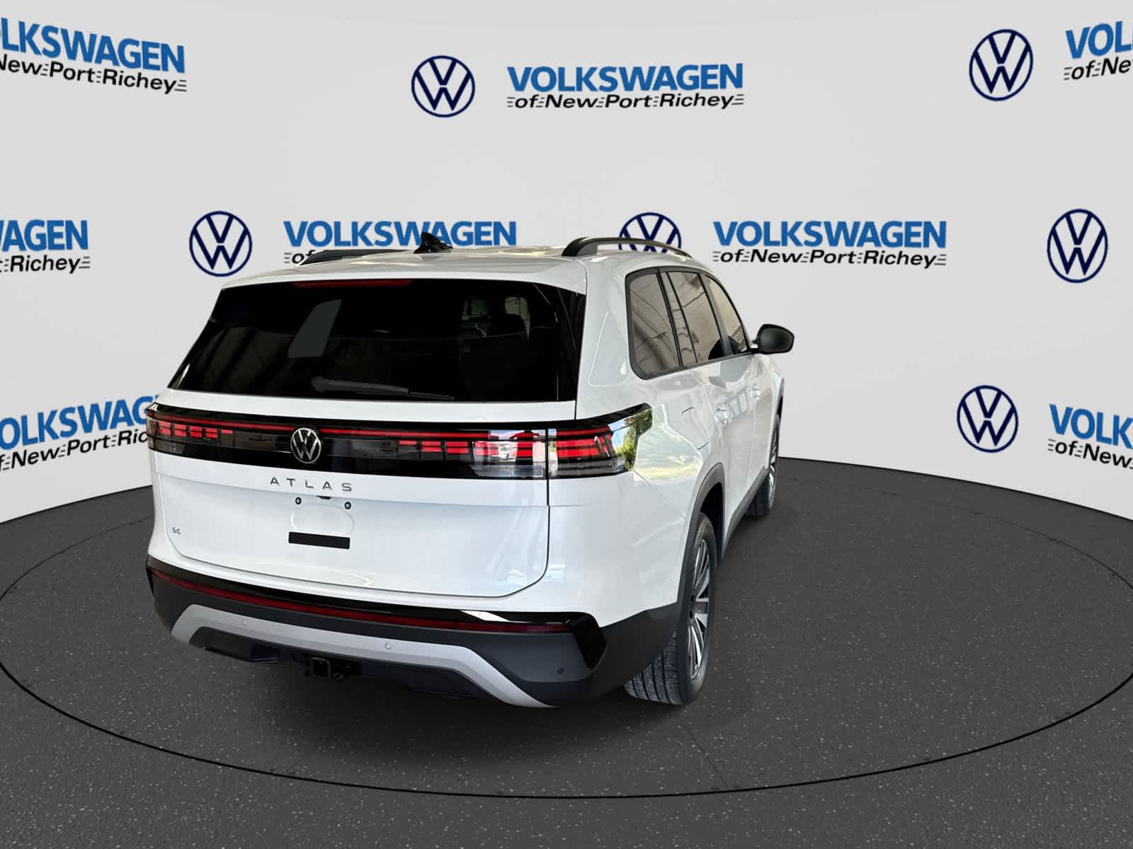 2027 Volkswagen Atlas 2.0T SE w/ Technology