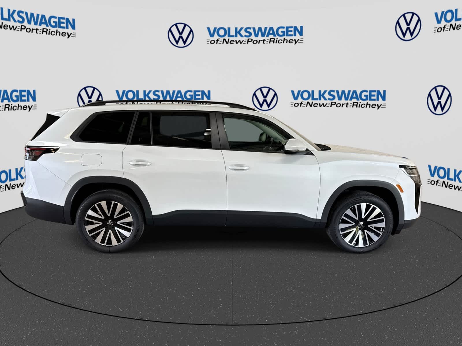 2027 Volkswagen Atlas 2.0T SE w/ Technology