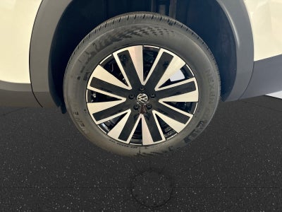 2027 Volkswagen Atlas 2.0T SE w/ Technology