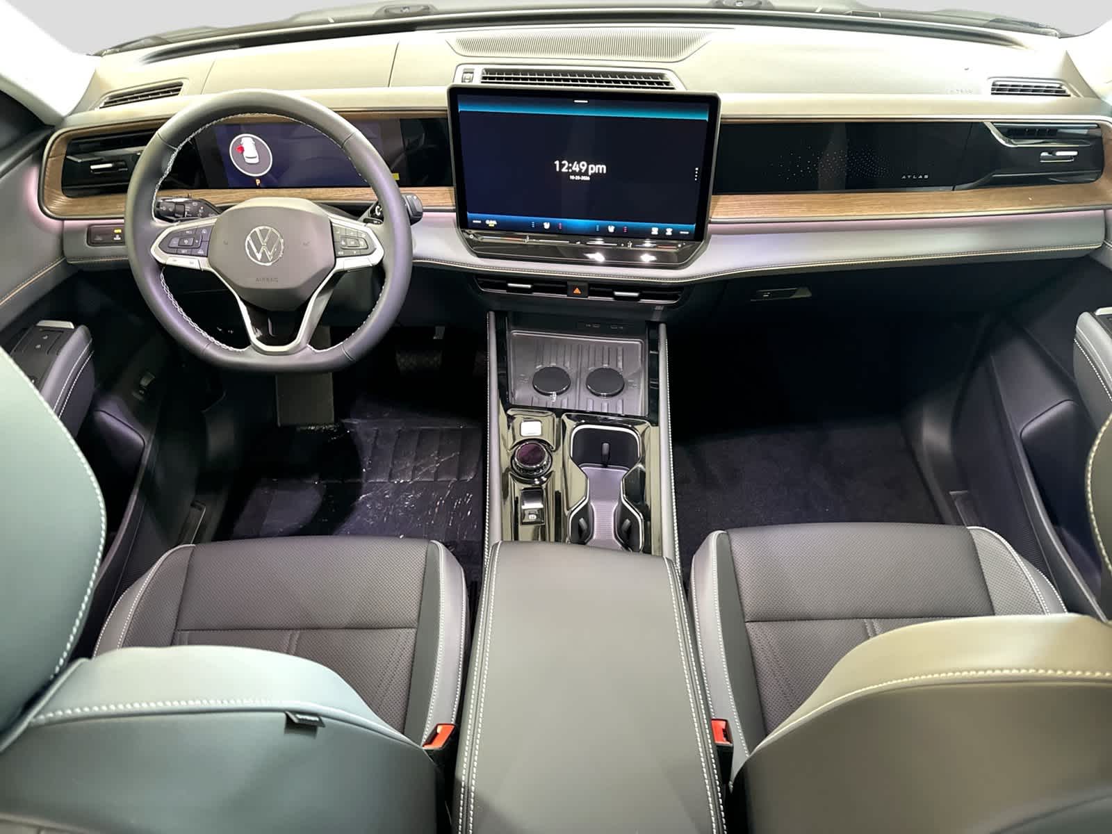 2027 Volkswagen Atlas 2.0T SE w/ Technology